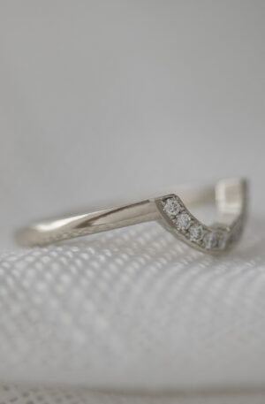 Sapphire halo ring with contoured matching band